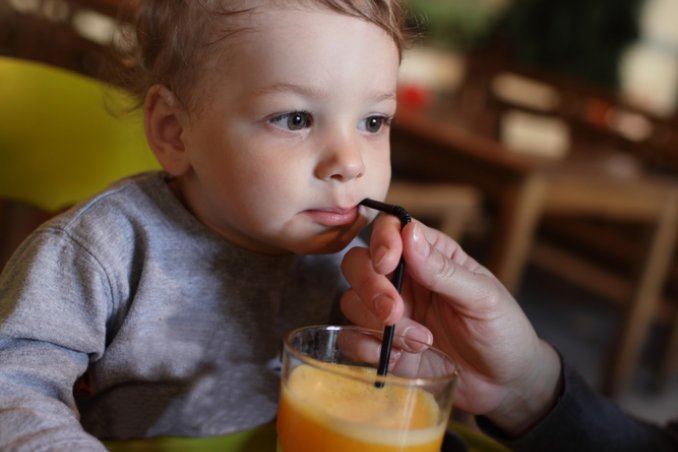 sicurezza bambino pappa seggiolone piattino protezione mamma 