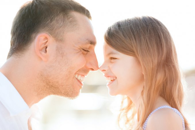 papà genitori crescita gioco figli bambino bambina mamma