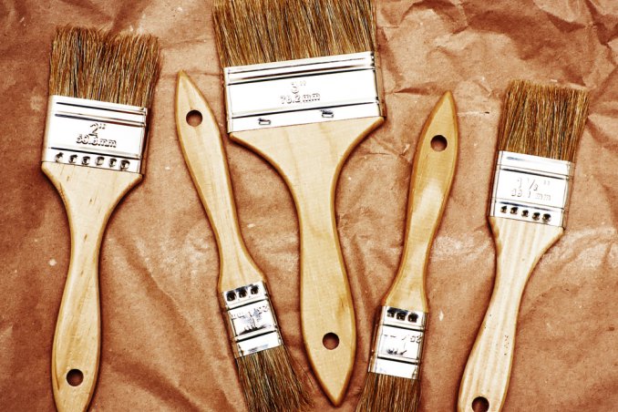 mobili legno vernice grattare restaurare riverniciare vecchio rinnovare 