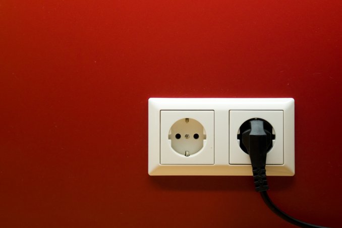 casa corrente elettricità prese lavori scossa rischi cavi elettrici 
