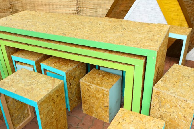 arredo in legno e forme geometriche