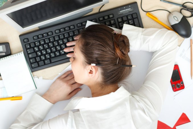 lavoro ufficio sonno computer