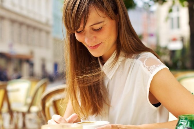 donna sorriso natura