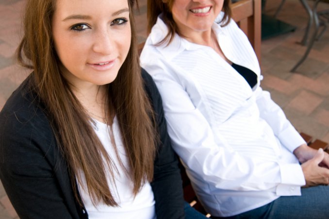 ragazzi crisi futuro parlare opinione esperti donne donna figlio figlio