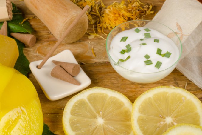 Trattamenti naturali per capelli grassi