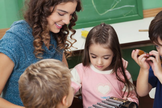 asilo, musica, musicale, insegnare, strumento, bambini, bambino, donne, donna, materie, ascoltare, pedagogia, donne, donna