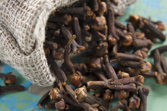 spezie piante aromatiche erbe proprietà purificanti igiene profumo pulizie casa