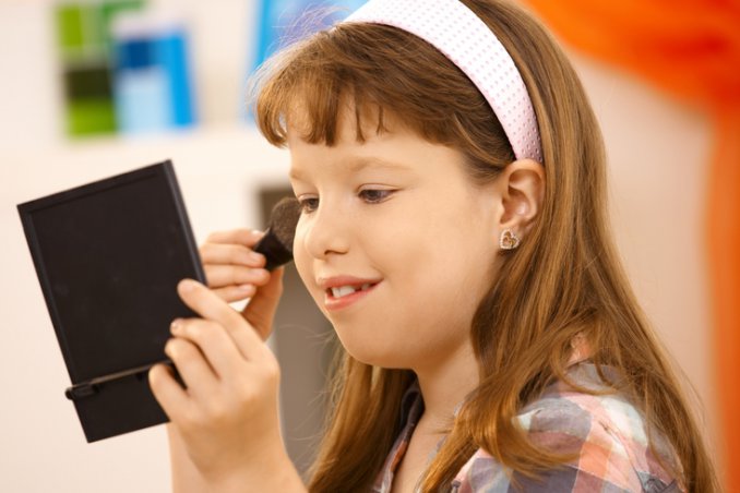 make-up, bambini, bambine, mamma, donne, donna, bellezza, rossetto, smalto