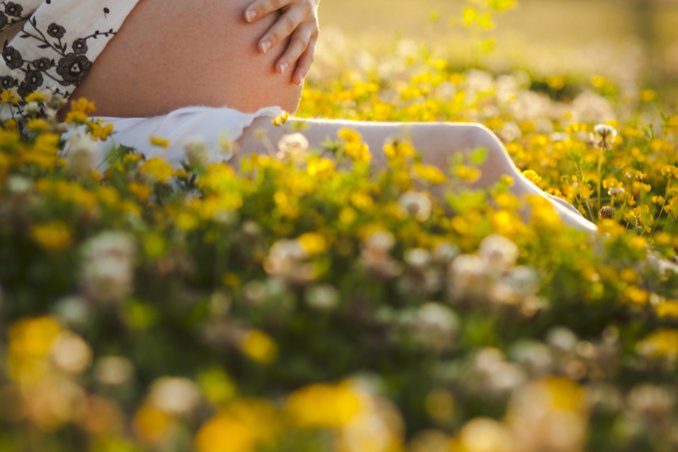 donna incinta bambino coppia 