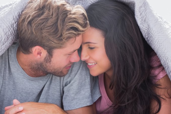 letto coppia intimità passione