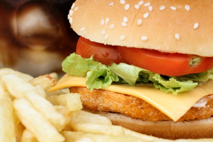 cibo spazzatura junk food dieta sbagliata consigli