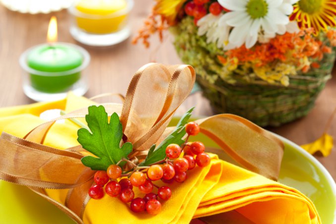 caldo-frutta-fiori-tavola