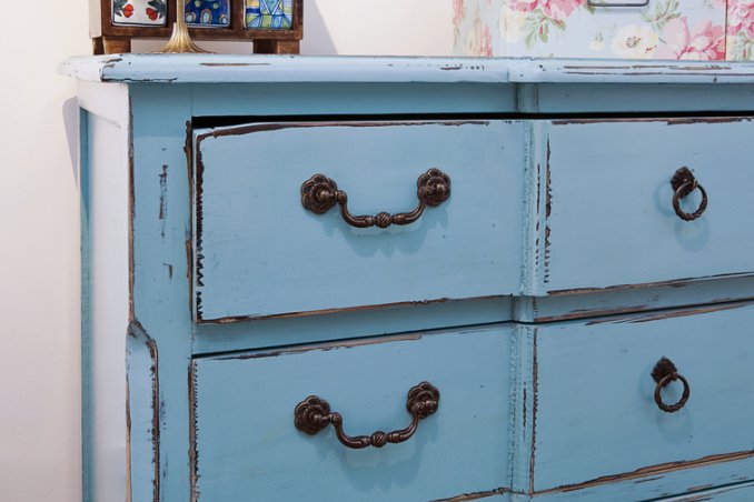 eliminare graffi e segni dai mobili