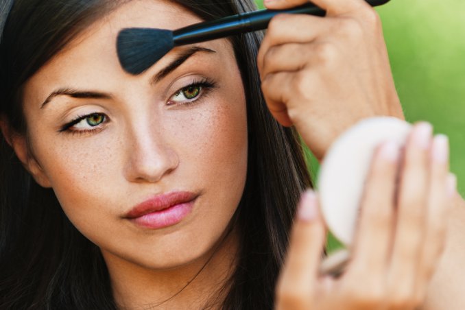 Guida per scegliere il fondotinta perfetto per la tua pelle