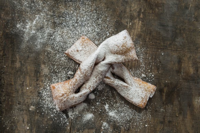 cenci frappe galani fritti Carnevale zucchero pasta