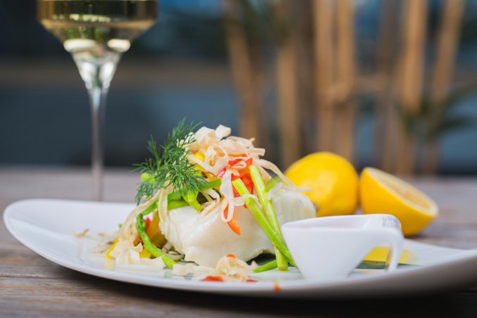 pesce branzino vino brandy verdure limone leggero ubriaco