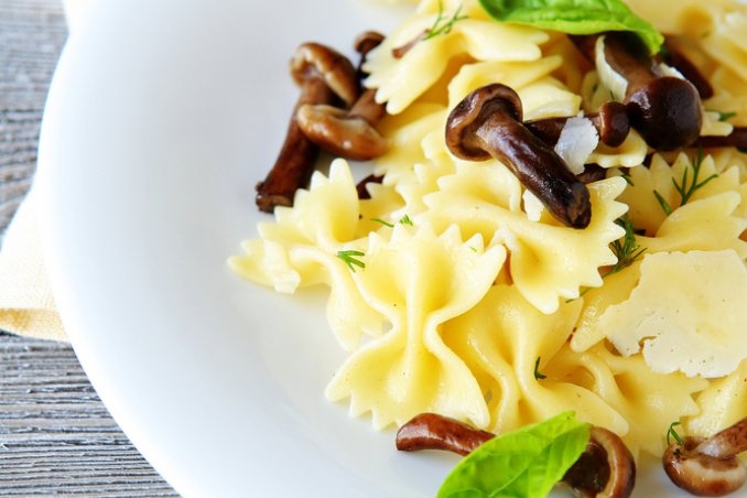 pasta farfalle funghi chiodini porto