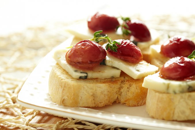 crostini uva gorgonzola timo