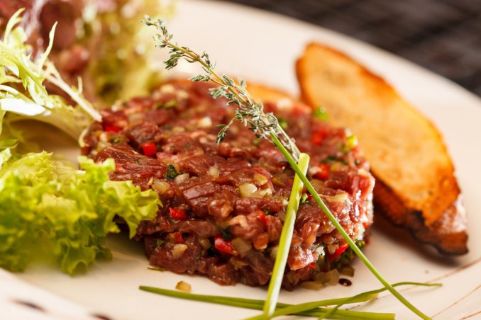 tartare erbe peperone menta cipollotto manzo