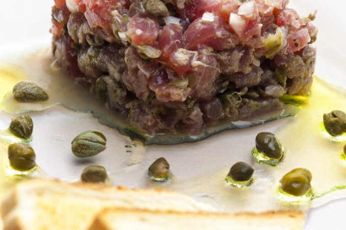 tartare tonno salmone coriandolo cipollotto