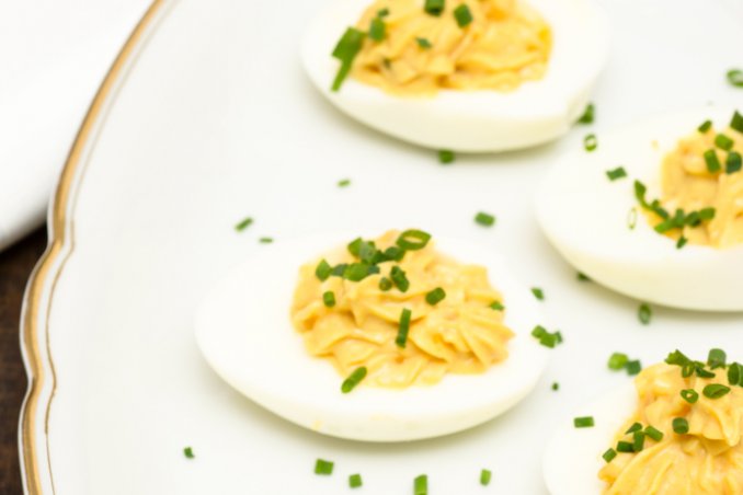 uova mimosa maionese erba cipollina