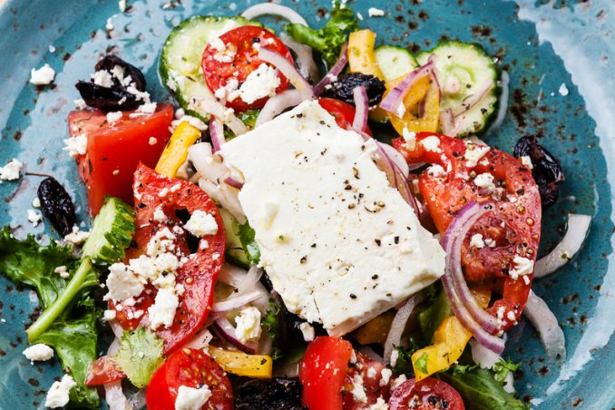 insalata greca pomodori cipolle feta olive origano