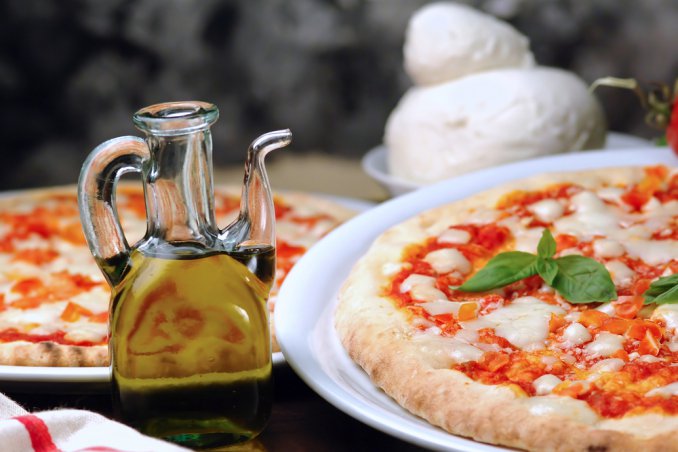 pizza margherita pomodoro basilico mozzarella