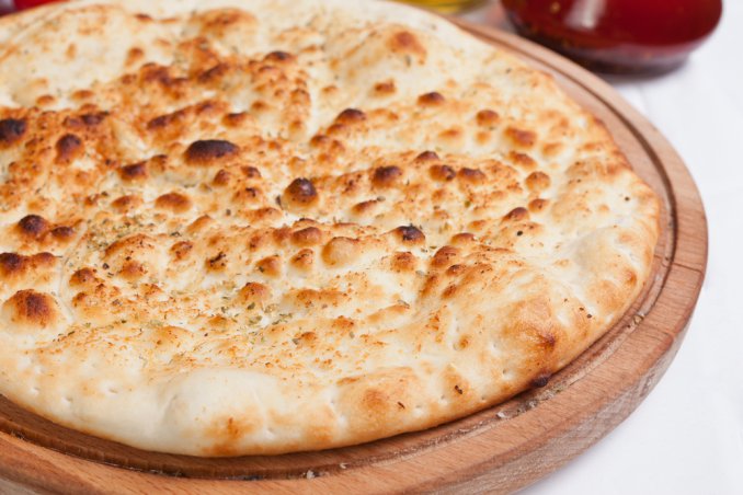 pizza bianca aglio peperoncino olio origano