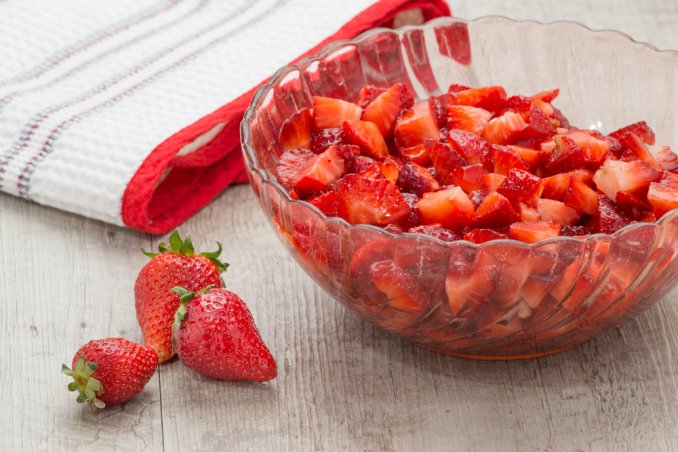 fragole gin kirsch vino zucchero