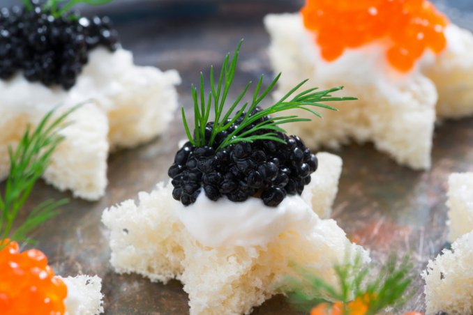 tartine caviale storione salmone lompo burro pane