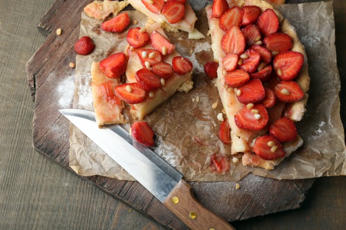 crostata fragole nocciole marmellata pasta frolla