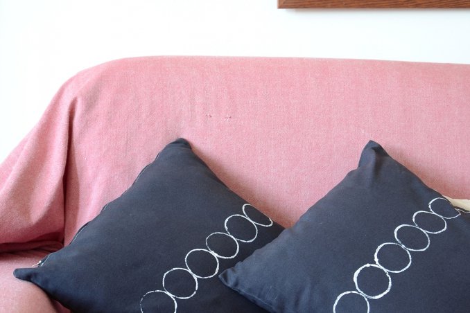 Rinnovare i cuscini in salotto con Coloreria