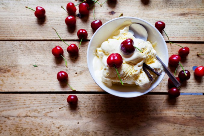 ciliegie cotte vino dolce gelato vaniglia menta