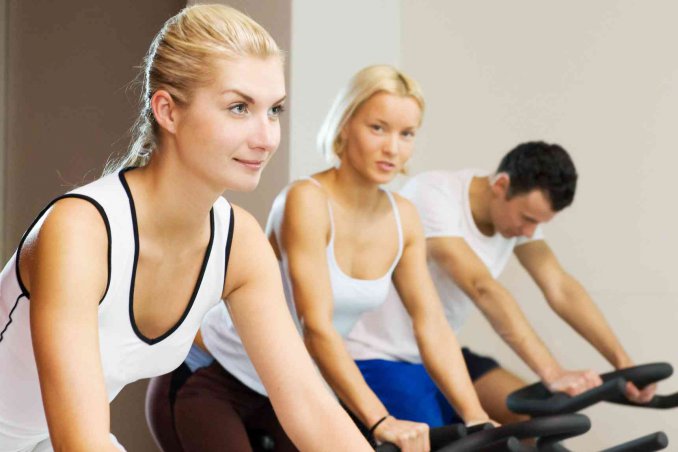 Spinning bike benefici e controindicazioni