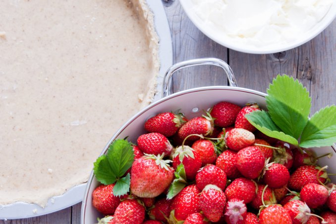 Crostata di fragole con mousse di cioccolato bianco
