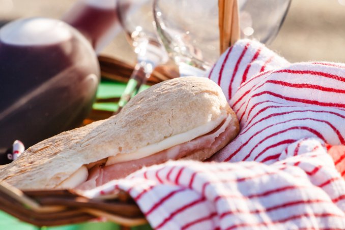 I finger food creativi per il pranzo in spiaggia