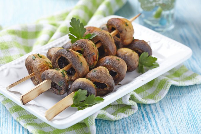 spiedini funghi burro aglio prezzemolo barbecue