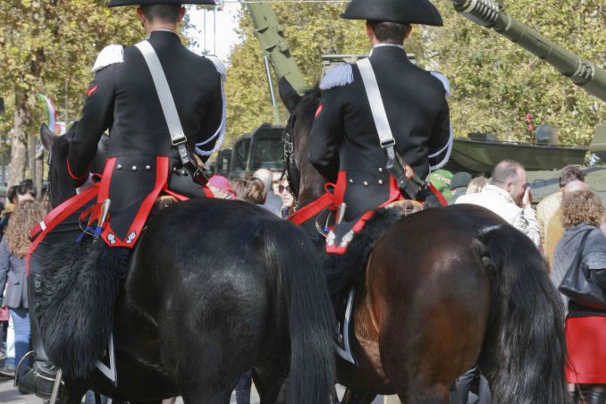 sognare carabinieri in divisa significato