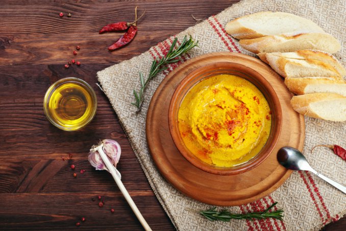 Puré alla curcuma e olive di Gaeta