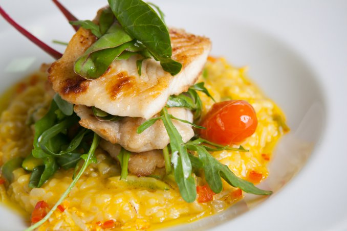 Riso con pesce spada e bietole alla curcuma