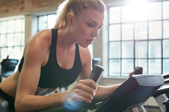 Spinning: tutti i consigli giusti per cominciare a pedalare in palestra