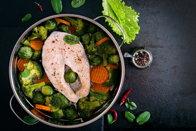 trancio di salmone in pentola a pressione