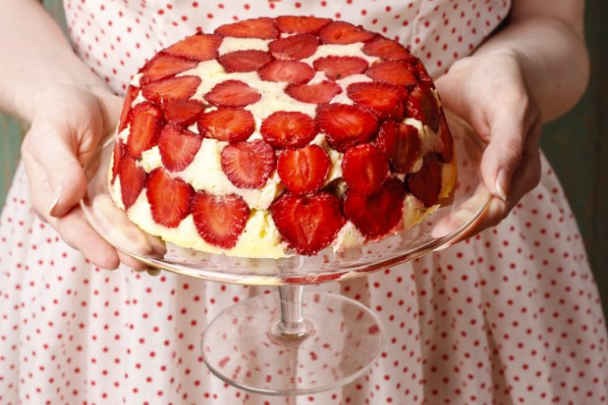 torta con fragole per la festa della mamma