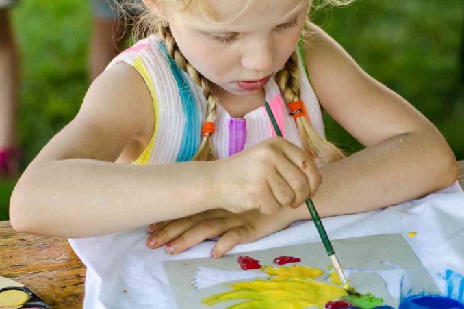 Come decorare una maglietta con colori strass e perline