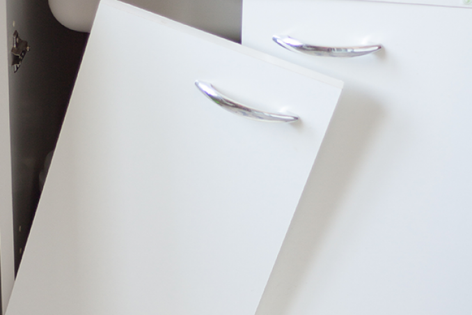 come riparare cerniera mobili, come aggiustare cerniere mobili, ante mobili rotte, aggiustare cerniera anta, cerniera armadio rotta