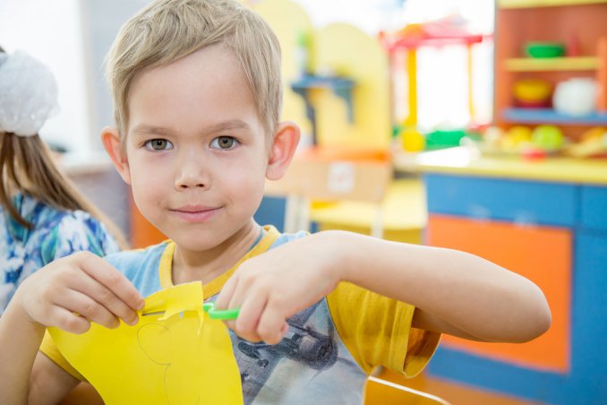attività decoupage bambini, tempo libero bambini