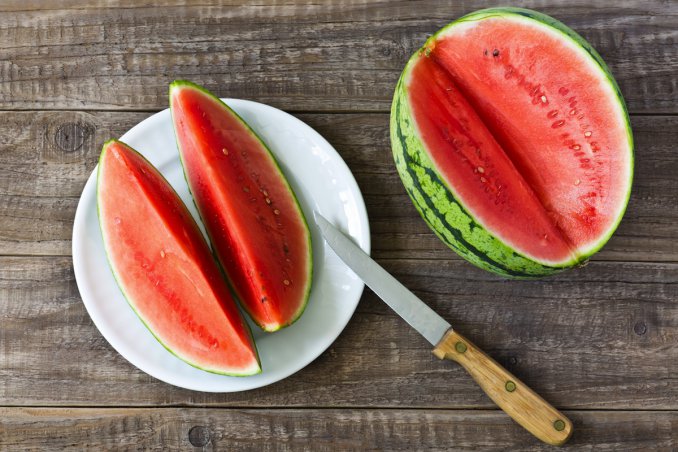 tagliare anguria, frutta estiva, servizio