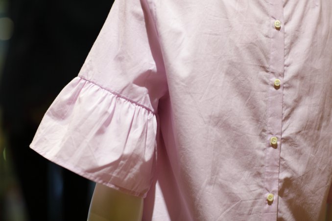 accorciare maniche camicia, tagliare maniche camicia