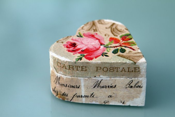 come decorare scatoline portaconfetti, scatole decoupage, decoupage legno