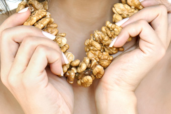 collane materiali strani, collane frutta secca, gioielli fai da te